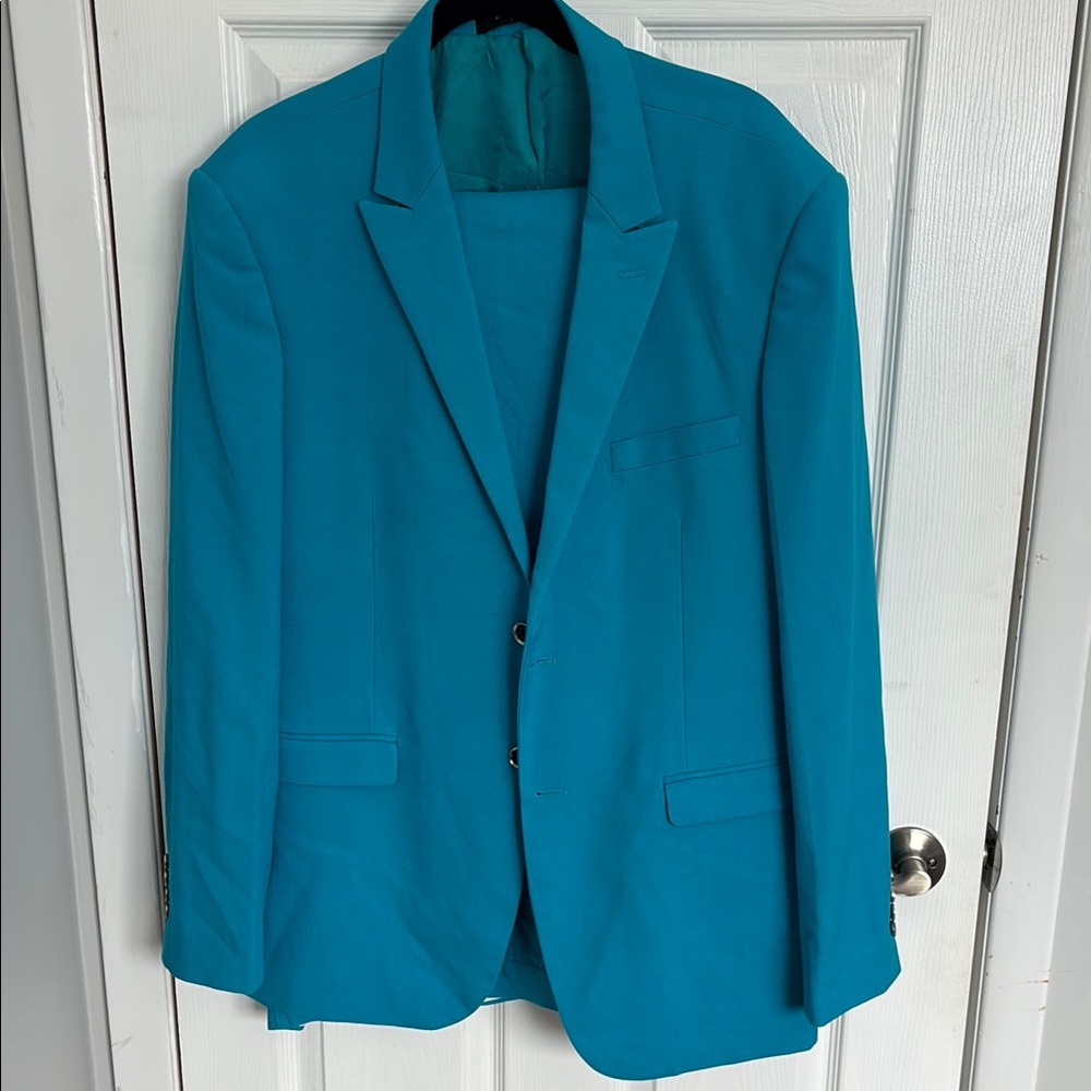 Vibrant Blue Suit with Textured Fabric and Notched Lapel